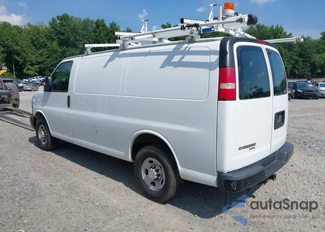 2014 Chevrolet Express 2500 Work Van z USA, uszkodzony, nr VIN 1GCWGFCAXE1205923